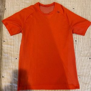 Men’s Lululemon short sleeve shirt size M